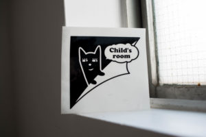 【賃貸OK】剥がせるウォールステッカーの作り方|初心者も簡単!カッティングマシンでDIY