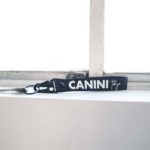 【初心者でも簡単】オリジナル・ロゴ入りキーホルダーの作り方｜ストラップにもなるおしゃれなDIYアイテム