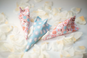 【初心者向け】折り紙で作る|カプリコ風お菓子ラッピング袋の折り方 — 開ける楽しさも演出!