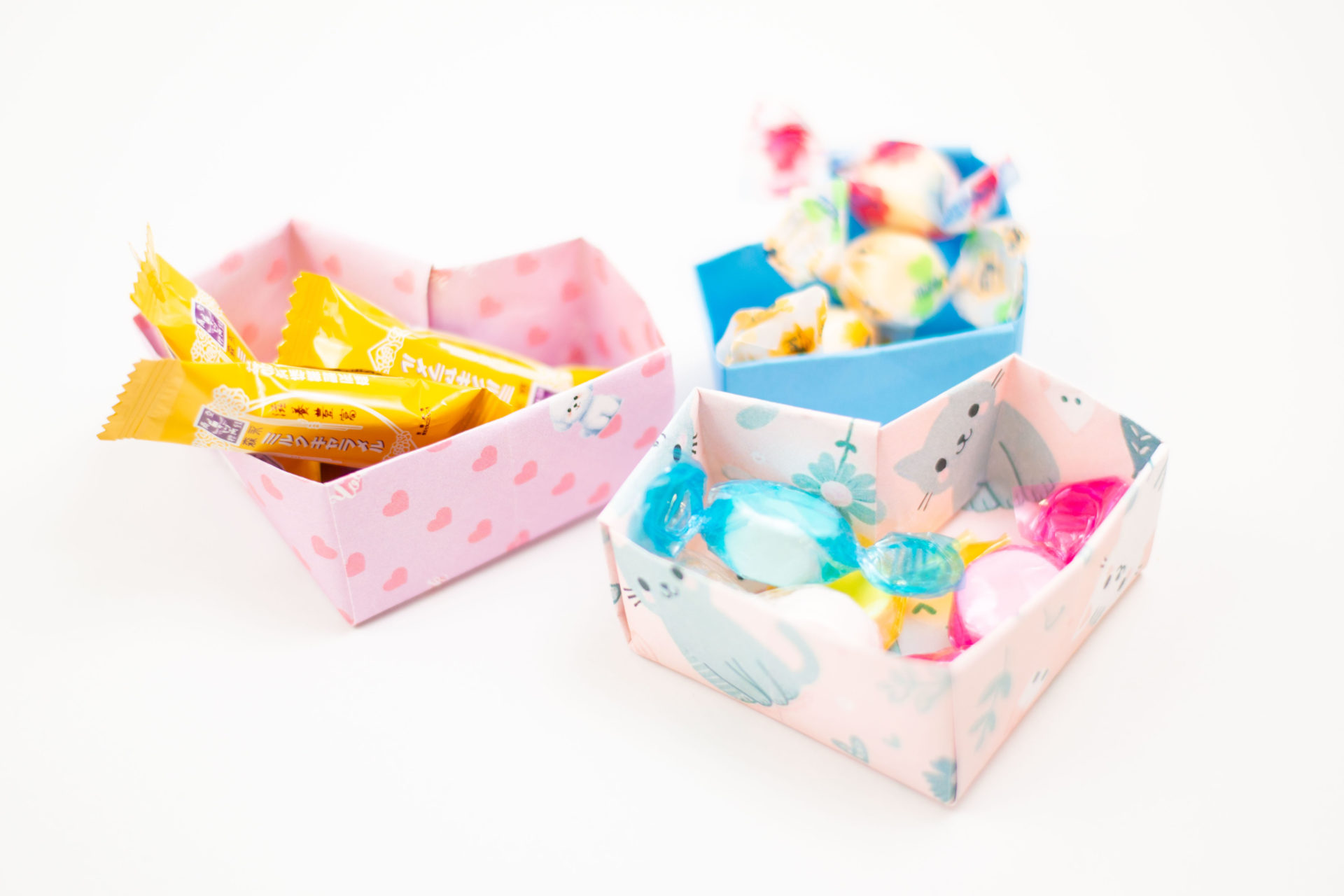 【無料デザインペーパー付き】折り紙1枚で作れる！かわいいハート型の箱の折り方｜初心者OK・簡単ステップ